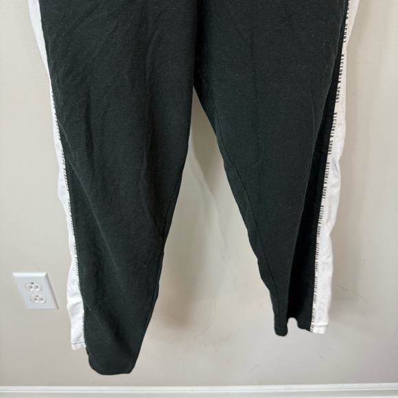 Victoria’s Secret Sport Cropped Leggings in Size Large - Picture 7 of 7